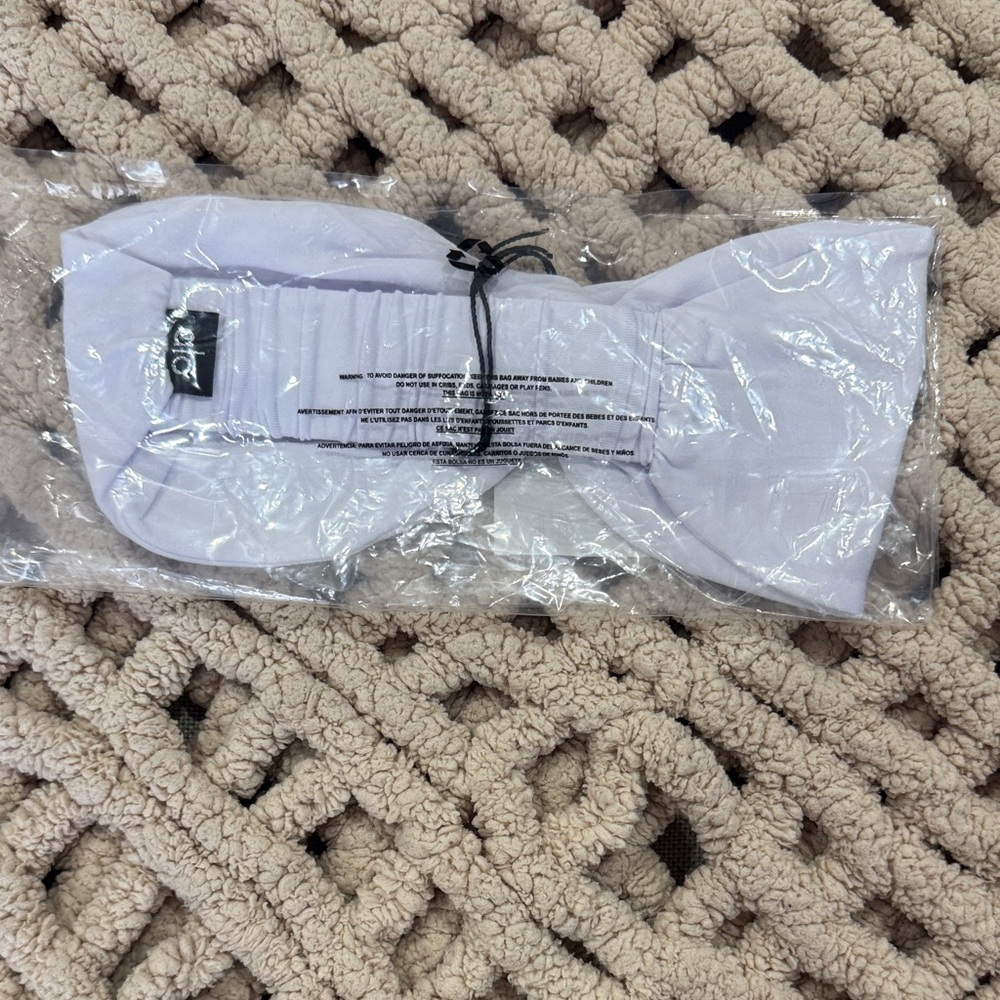 ALO Yoga Soft White Headband - Picture 2 of 4